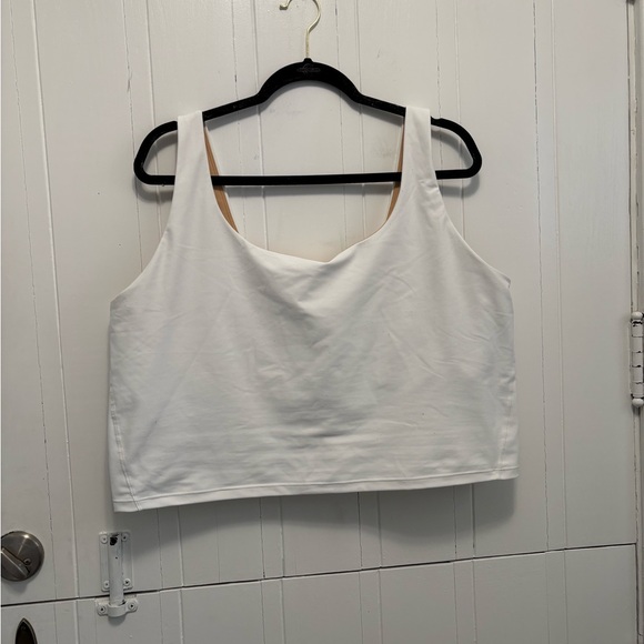 Old Navy White Crop Top - Picture 1 of 3